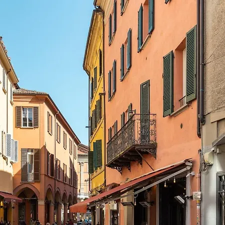 San Vitale 2 - Steps From The Two Towers شقة بولونيا